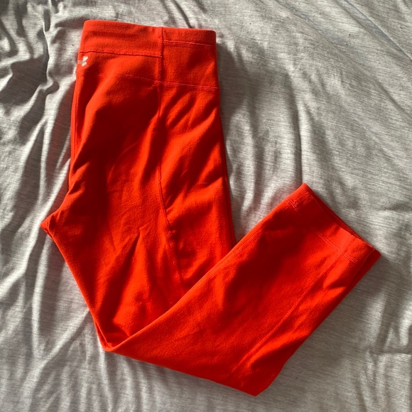 Pants - UNDER ARMOUR BLOOD ORANGE CAPRI LEGGINGS - Size S